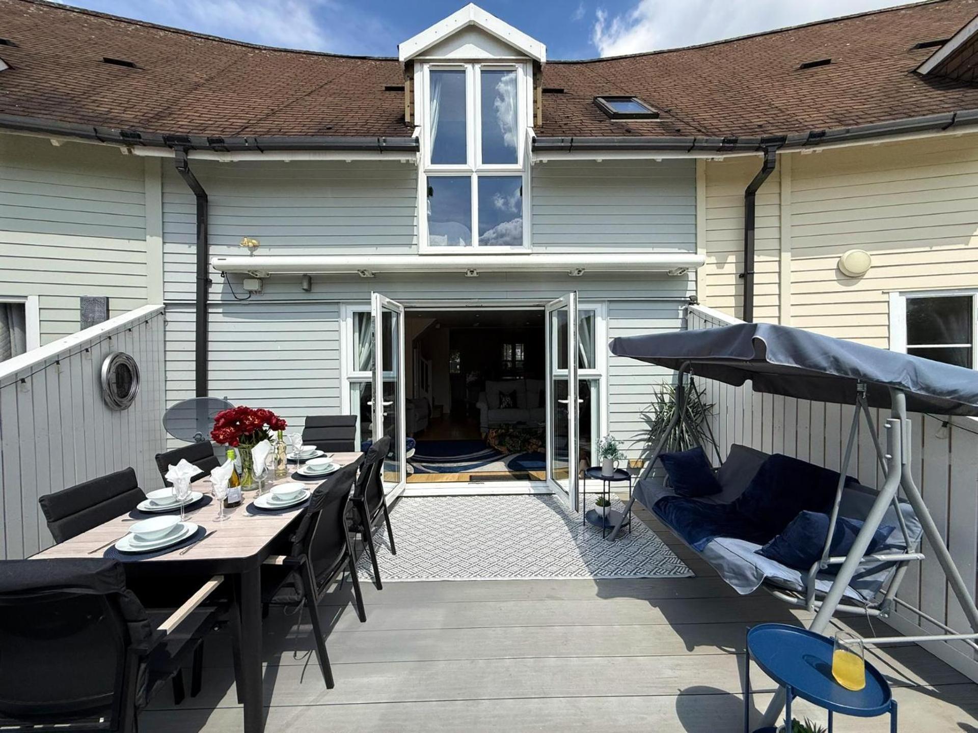 Luxury Kingfisher Lodge, Isis Lake, Within The Cotswold Waterpark Cirencester Bagian luar foto